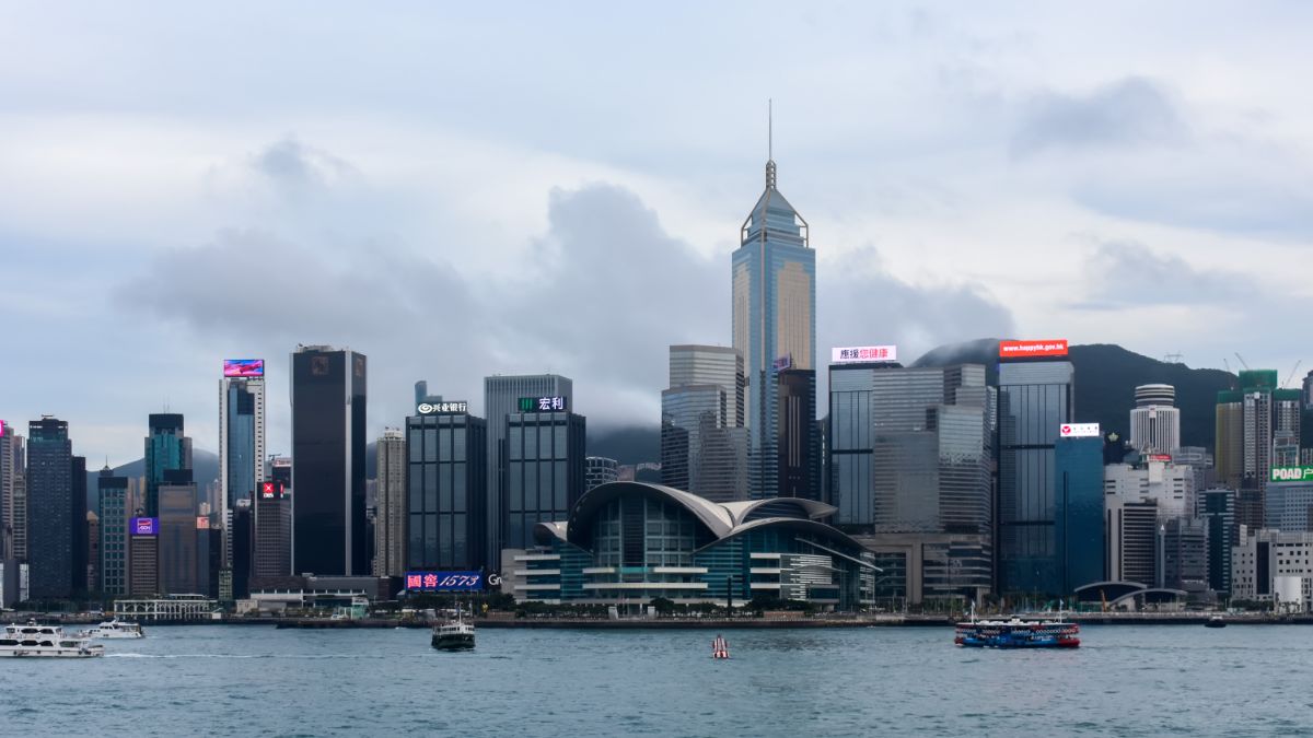 拿到香港身份后，父母、配偶和子女如何申請香港戶口